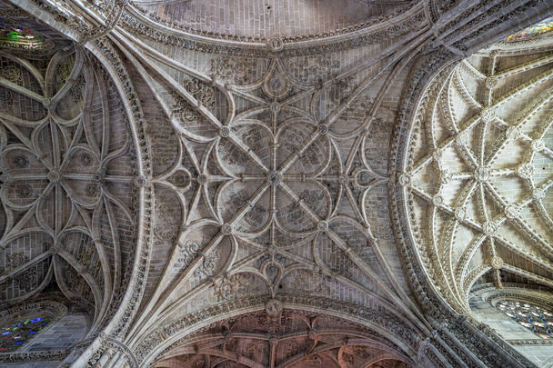 Το εσωτερικό της εκκλησίας του San Miguel στην παλιά πόλη Jerez de la Frontera στην Ανδαλουσία, Ισπανία - Φωτογραφία, εικόνα