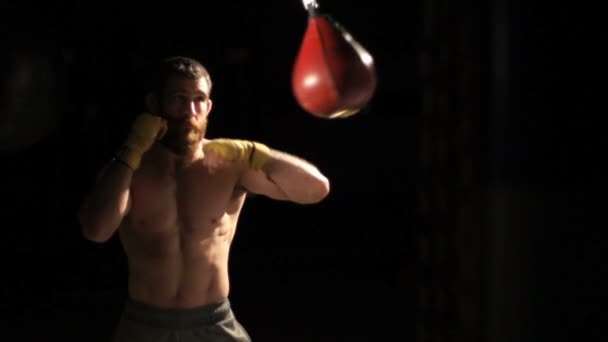 Boxeador cámara lenta tiro ancho
 - Imágenes, Vídeo