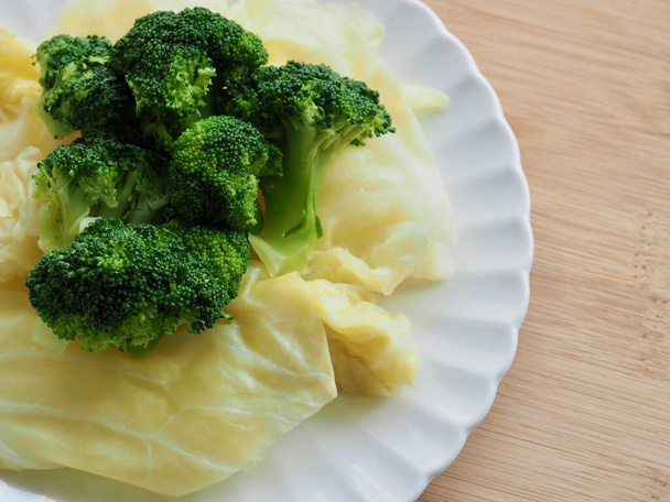 Légumes frais biologiques brocoli vert et chou - Photo, image