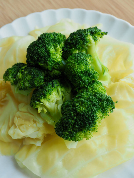 Čerstvá ekologická zelenina zelená brokolice a zelí - Fotografie, Obrázek