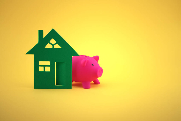 Концепция собственности с домом и свиньей банка. Экономия денег на покупку нового дома - Фото, изображение