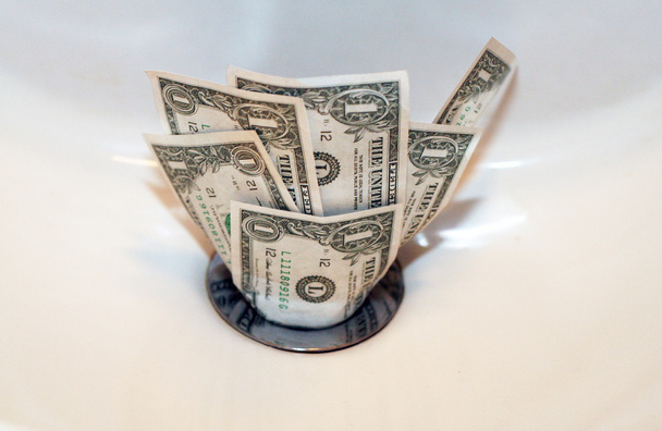 Money down the drain - Φωτογραφία, εικόνα