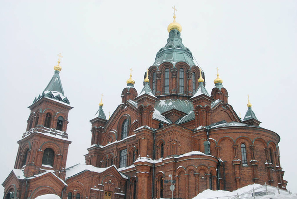 Uspenski Katedrali ya da Dormition Katedrali, Helsinki 'nin ortodoks katedrali. Katedral, Katadanokka yarımadasındaki bir tepenin üzerinde duruyor.. - Fotoğraf, Görsel