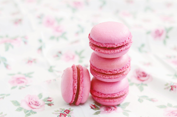 French cherry macaroon dessert - Foto, Imagem