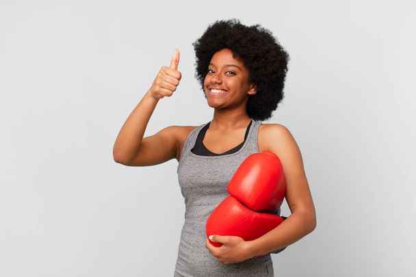 black afro woman with boxing gloves. - Фото, изображение