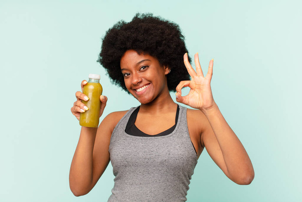 black afro fitness woman with a smoothy - Foto, Imagen