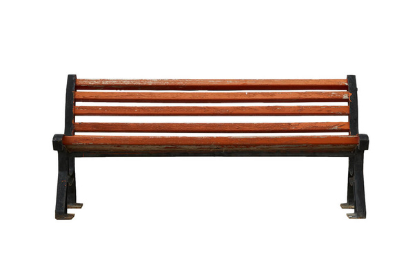 уличная скамейка коричневого цвета изолирована на белом фоне. - Фото, изображение