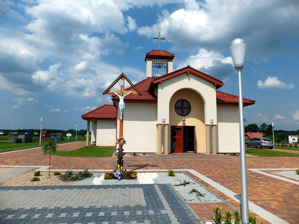 Iglesia filial en Dyrdach, parroquia Miotek, la primera iglesia en la
 - Foto, imagen