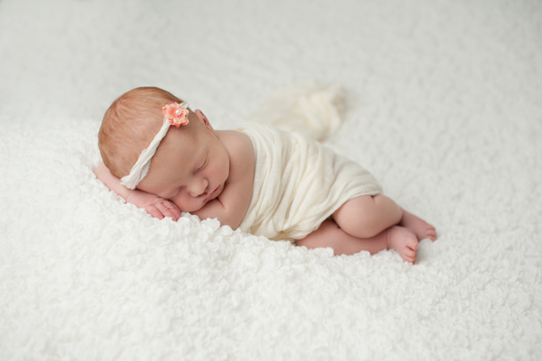 Uyuyan yeni doğmuş bebek - Fotoğraf, Görsel