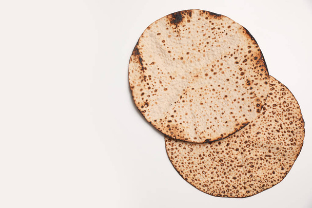 Tasty matzos on white background, top view. Passover (Pesach) celebration - Foto, immagini