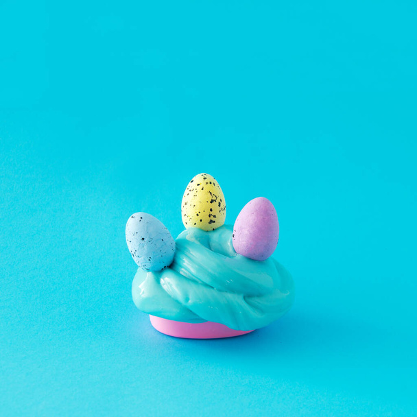 Muffin with Easter eggs. Minimal creative composition. - Foto, Imagem