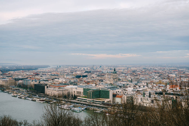 Panoramic views of beautiful buildings and the Danube river - Foto, afbeelding
