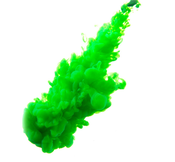 puissant jet de peinture verte dans l'eau sur fond blanc - Photo, image