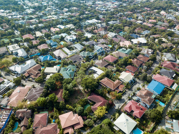 Aerial Valle Verde Homes, strzeżonej społeczności w pobliżu CBD Ortigas w Metro Manila, Filipiny. - Zdjęcie, obraz