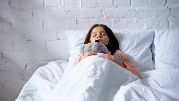 Preteen girl with teddy bear sleeping in morning  - Valokuva, kuva