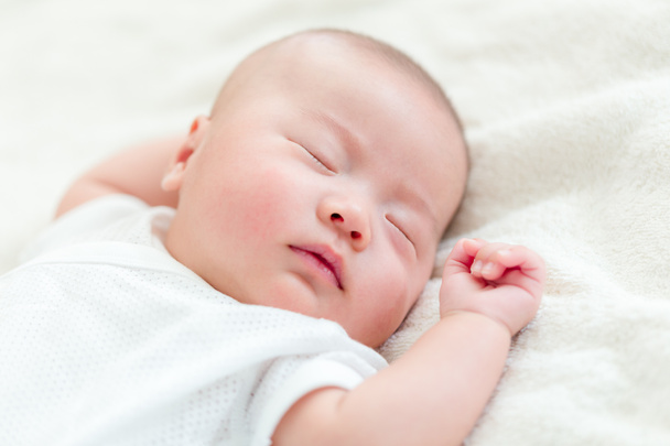 1 つ口生まれたばかりの赤ちゃんの睡眠 - 写真・画像