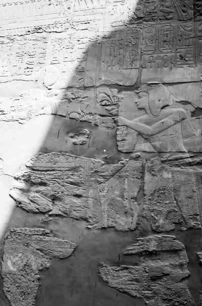 Deir el-Bahari nebo Dayr al-Bahri je komplex márnice chrámů a hrobek se nachází na západním břehu Nilu, naproti městu Luxor, Egypt - Fotografie, Obrázek