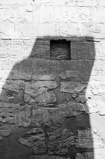 Deir el-Bahari ή Dayr al-Bahri είναι ένα συγκρότημα ταφικών ναών και τάφων που βρίσκονται στη δυτική όχθη του Νείλου, απέναντι από την πόλη του Λούξορ, Αίγυπτος - Φωτογραφία, εικόνα