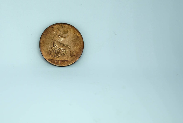 Vecchio esempio di moneta di penny del Regno Unito consumato - Foto, immagini