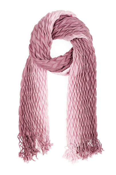 een sjaal is lila gegolfd geïsoleerd op een witte achtergrond - Foto, afbeelding