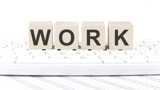 WORK -word wood block on the keyboard background winチャート - 写真・画像