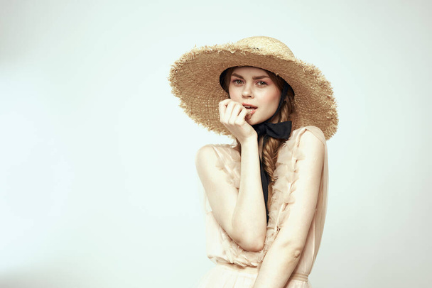 Piękna kobieta kapelusz na głowie uśmiech Kosmetyki Studio - Zdjęcie, obraz
