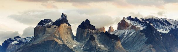 Lindas paisagens montanhosas no Parque Nacional Torres Del Paine, Chile. Região de caminhadas mundialmente famosa. - Foto, Imagem