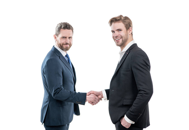 deux collègues hommes d'affaires serrant la main après accord commercial réussi, partenariat. - Photo, image