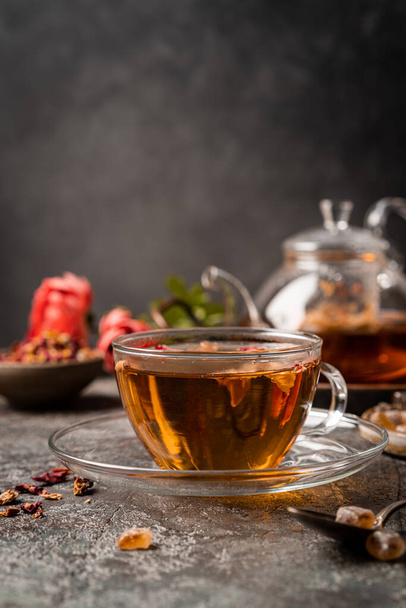 tea a rózsa szirmaiból - Fotó, kép