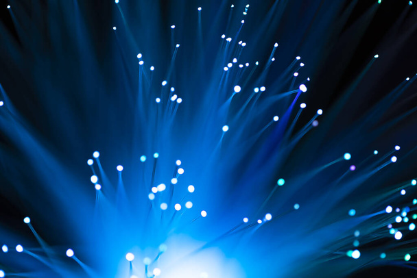 Mavi tonlar parlayan fiber kanallar. Çözünürlük ve yüksek kaliteli güzel fotoğraf - Fotoğraf, Görsel