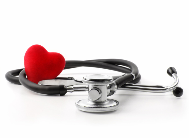 Stethoskop mit Herz auf weißem Hintergrund - Foto, Bild
