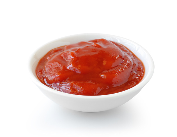 Tomatensaus geïsoleerd op witte achtergrond - Foto, afbeelding