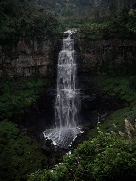 ボゴタ川の滝の自然パノラマビューソチャカウンディナマルカコロンビアのサルト・デル・テケンダマ南アメリカ - 写真・画像