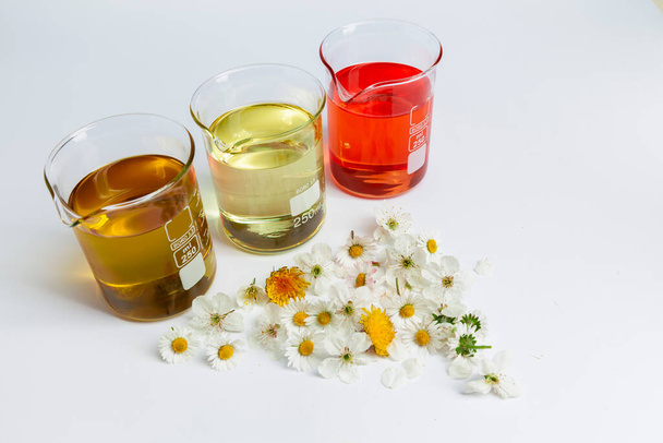 косметичні натуральні олії в хімічних скляних банках, крупним планом
 - Фото, зображення