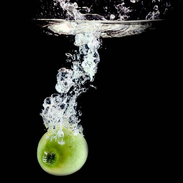 green apple fell into the water with splashes - Photo, image