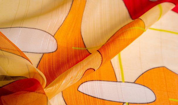 тонкая трикотажная ткань - светлые прозрачные, красные, белые и желтые геометрические цвета, выполненные из тонкого вискозного шелка. Органза узор. Текстура. Фон - Фото, изображение