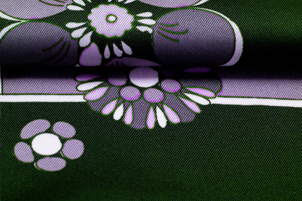 Zelená modrá tkanina s potiskem bílých květin, geometrické linie. Představuje novou moderní paletu barev, textura, pozadí, vzor. - Fotografie, Obrázek