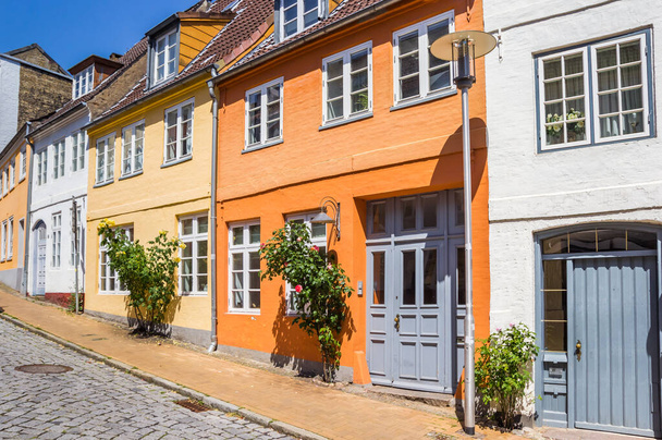 歴史的な都市のカラフルなオレンジの家｜Flensburg, Germany - 写真・画像