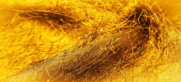 Tecido de seda amarela marrom, fios tecidos no tecido, efeito fofo. Textura de fundo, ornamento decorativo - Foto, Imagem