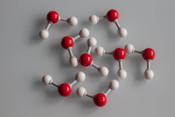 Крупным планом молекулы воды с отражением - Фото, изображение