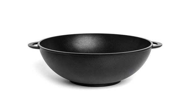 Ferro wok vuoto. Isolato su sfondo bianco. - Foto, immagini