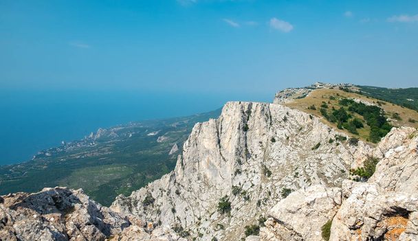 View of the Black Sea coast from the Yalta Yaila plateau in Crimea. - Фото, зображення