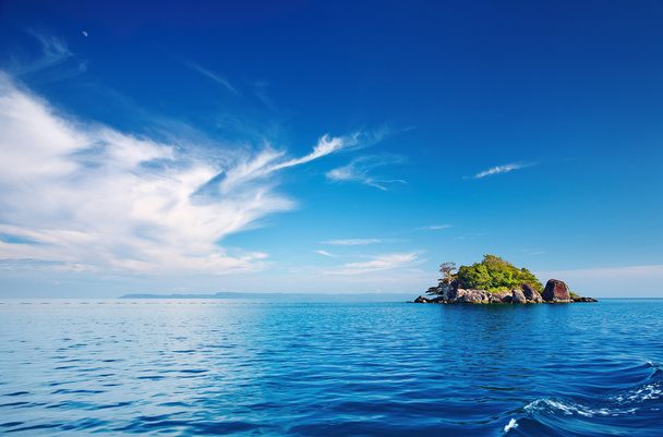Paisaje marino con isla pequeña, archipiélago de Trat, Tailandia
 - Foto, Imagen