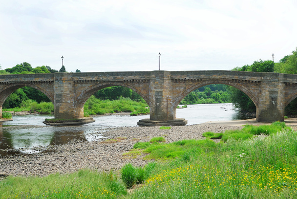 oude brug en rivier tyne in corbridge, northumberland - Foto, afbeelding