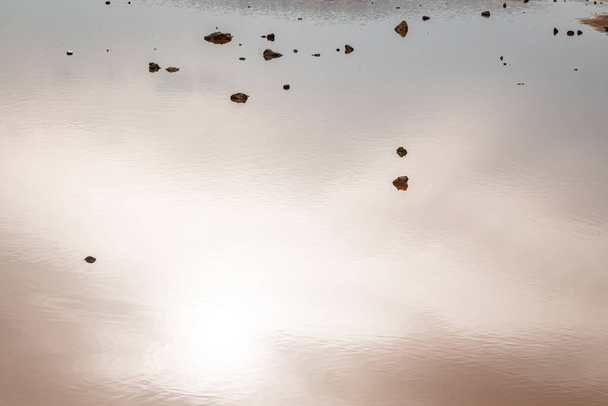 Мінералізовані води з покинутих шахт Мазарну. Територія Мурсії. Іспанія - Фото, зображення