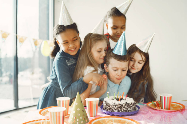 Group of kids celebrate birthday party - Foto, imagen