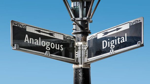 Street Sign el camino de la dirección a lo digital frente a lo análogo
 - Foto, imagen