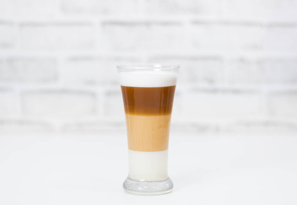 Кофе латте молоко пену горячий напиток - Фото, изображение