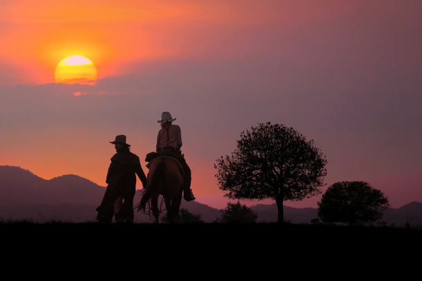 The silhouette of the cowboy and the setting sun - Photo, Image