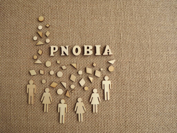enfermedad mental-fobia en forma de letras de madera y figuras de personas sobre un fondo de yute - Foto, Imagen